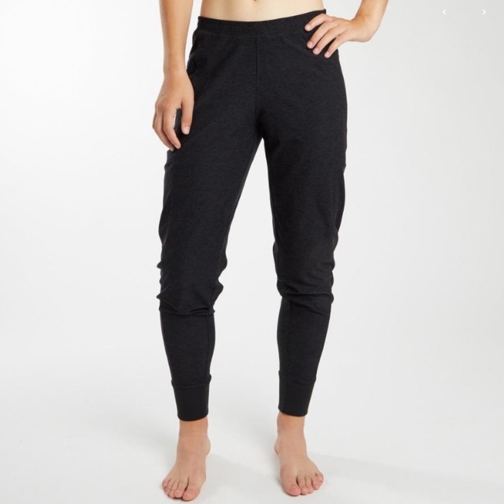 Luxe track pant by Oiselle.
